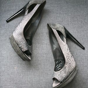 BCBGMAXAZRIA gray satin and suede shoes